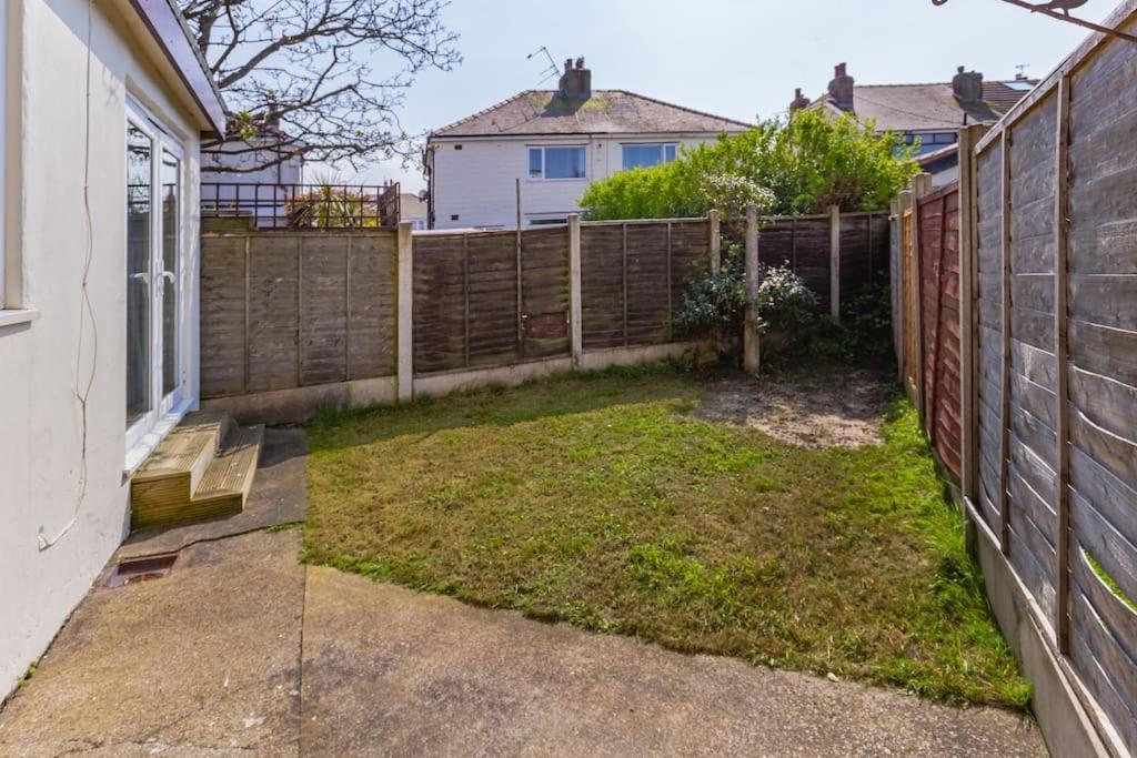 The Hideaway Villa Cleveleys Exteriör bild
